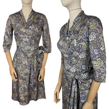 Load image into Gallery viewer, Original 1940’s 1950&#39;s Paisley Print Day Dress by Rembrandt - Artificial Silk - Bust 34 *
