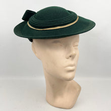 Load image into Gallery viewer, Original 1940’s Dark Green Felt Pancake Hat with Felt Bow Trim
