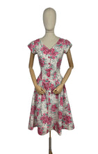 Load image into Gallery viewer, Original 1950&#39;s Charming Floral Cotton Day Dress in Pink and Green Print on White - Bust 33 34 *
