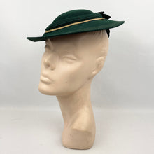 Load image into Gallery viewer, Original 1940’s Dark Green Felt Pancake Hat with Felt Bow Trim
