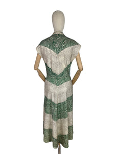Original 1940's Green and White Chevron Print Day Dress - Bust 38