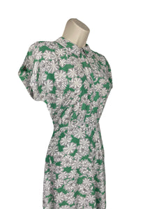 Original 1940’s Cold Rayon Day Dress in Green and White Flower and Spiderweb Print - Bust 34