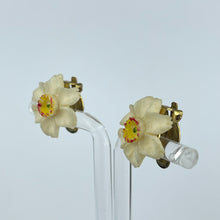 Load image into Gallery viewer, Vintage 1940&#39;s 1950&#39;s Carved Daffodil Brooch and Clip on Earring Set
