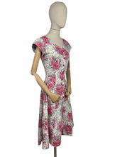 Load image into Gallery viewer, Original 1950&#39;s Charming Floral Cotton Day Dress in Pink and Green Print on White - Bust 33 34 *
