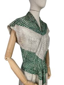 Original 1940's Green and White Chevron Print Day Dress - Bust 38