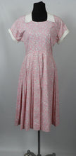Load image into Gallery viewer, 1940s Pink and White Floral Cotton Summer Dress - B34/35
