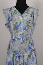 Load image into Gallery viewer, 1950s Blue Roses Nylon Dress - B38/40
