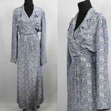 Load image into Gallery viewer, 1940’s Silk Crepe Dressing Gown - Beautiful Robe
