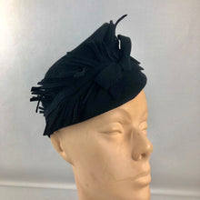 Load image into Gallery viewer, 1940s Black Military Inspired Felt Hat with Felt Feathers

