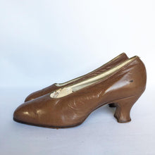 Load image into Gallery viewer, Original 1930s Milk Chocolate Brown Glace Leather Court Shoes - UK 4
