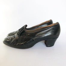 Load image into Gallery viewer, Original 1930s Black Leather and Suede Court Shoes - UK 4 4.5

