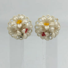 Load image into Gallery viewer, 1950s Plastic Flower Clip On Earrings
