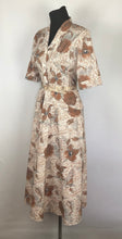 Load image into Gallery viewer, 1950s Volup Brown Cotton Floral Summer Dress - B40
