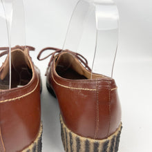 Load image into Gallery viewer, Original 1940&#39;s 1950&#39;s Chestnut Brown Leather Lace Up Shoes with Crepe Soles - UK 5 *
