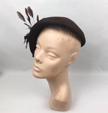 Load image into Gallery viewer, 1930s Brown Felt Close Fitting Hat with Feather Trim
