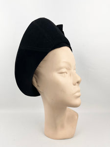 Exceptionally Beautiful 1930s Inky Black Felt Hat with High Brim and Bow Trim