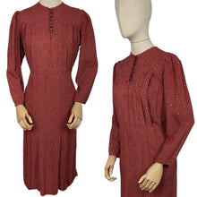 Load image into Gallery viewer, Original 1930&#39;s Long Sleeved Floppy Cotton Day Dress in Rust with Floral Print - Bust 34 36
