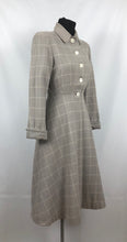 Load image into Gallery viewer, 1940s 11011 Grey and Cream Fit and Flare Check Coat - Bust 34

