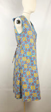 Load image into Gallery viewer, 1940s Floral Cotton Wraparound Pinny - Bust 33 34 35 36
