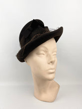 Load image into Gallery viewer, 1930s 1940s Dark Chocolate Brown Felt Hat with Net and Double Bow Trim *
