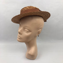 Load image into Gallery viewer, 1940s Straw Hat with Scalloped Edge and Hook Trim

