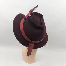 Load image into Gallery viewer, 1930s Burgundy Felt Hat with Grosgrain and Feather Trim
