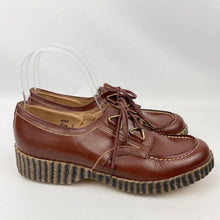 Load image into Gallery viewer, Original 1940&#39;s 1950&#39;s Chestnut Brown Leather Lace Up Shoes with Crepe Soles - UK 5 *
