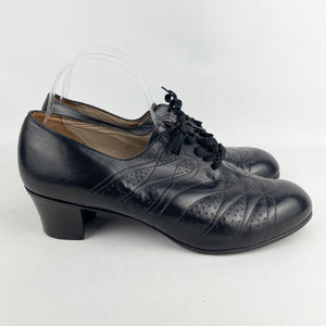 Original 1940's Black Deadstock Clarks Empire Lace Up Shoes With Punch Detail - UK 8