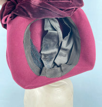 Load image into Gallery viewer, Original 1940s Raspberry Pink Felt Hat with Burgundy Velvet and Bow Trim
