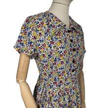 Load image into Gallery viewer, Original 1940&#39;s Classic Floral Floppy Cotton Day Dress with Neat Collar - Bust 34 36
