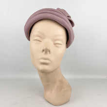 Load image into Gallery viewer, Original 1950&#39;s Dusky Pink Felt Hat with Pretty Pleats and Felt Trim
