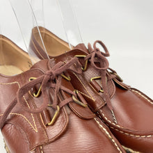 Load image into Gallery viewer, Original 1940&#39;s 1950&#39;s Chestnut Brown Leather Lace Up Shoes with Crepe Soles - UK 5 *
