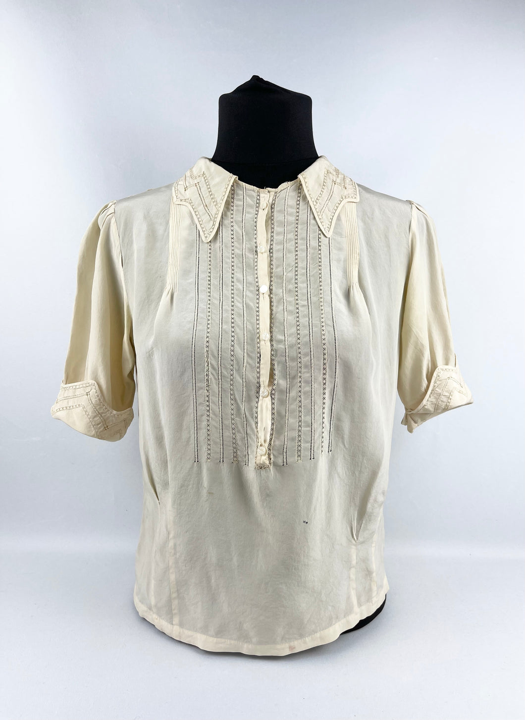 Original 1930s Silk Blouse with Charming Details - Lace Work and Fagoting - AS IS Bust 32 33 34