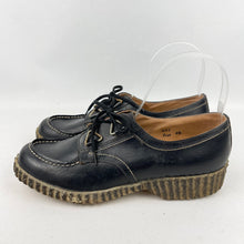 Load image into Gallery viewer, 1940&#39;s 1950&#39;s Black Leather Lace Up Shoes with Crepe Soles - UK 4.5 *
