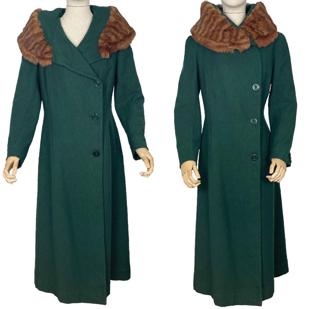 Exceptionally Beautiful Original 1930’s Ivy Green Textured Wool Coat with Genuine Fox Fur Collar - Bust 36 38