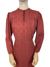 Load image into Gallery viewer, Original 1930&#39;s Long Sleeved Floppy Cotton Day Dress in Rust with Floral Print - Bust 34 36
