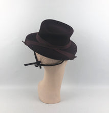Load image into Gallery viewer, Original 1940s Burgundy Felt Hat with Soutache
