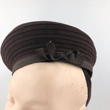 Load image into Gallery viewer, 1940s Chocolate Brown Felt Seamed Beret Hat
