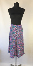Load image into Gallery viewer, 1940s Floral Crepe Skirt - W27
