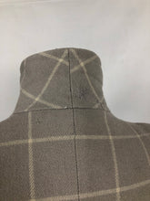 Load image into Gallery viewer, 1940s 11011 Grey and Cream Fit and Flare Check Coat - Bust 34
