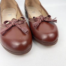 Load image into Gallery viewer, Original 1950&#39;s Chestnut Brown Leather Flat Shoes - Hoboes Hurrell of Norwich - UK 4 *
