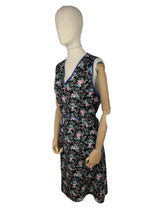 Load image into Gallery viewer, Original 1940&#39;s Volup Floral Cotton Apron - Would Make A Great Summer Dress - Bust 40 42 44
