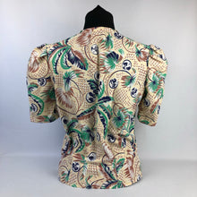 Load image into Gallery viewer, 1940s Reproduction Feed Sack Blouse in Palm Tree Print - Bust 34 36
