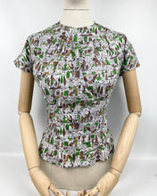 Load image into Gallery viewer, 1940&#39;s Reproduction Button Back Fine Cotton Blouse in Egyptian Print - Bust 34 36

