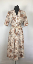 Load image into Gallery viewer, 1950s Volup Brown Cotton Floral Summer Dress - B40
