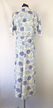 Load image into Gallery viewer, Wounded But Wearable 1950s St Michael Carnation Floral Print Robe - B36
