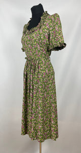 Utterly Exquisite Original 1930s Green Floral Belted Dress with Ruffle Trim and Shirring - Bust 34 35