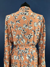 Load image into Gallery viewer, Original 1940s Peach Crepe Floral Dress with Grey and White Print - Bust 38 40 42 - Volup
