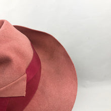 Load image into Gallery viewer, 1930s 1940s Pink Felt Fedora with Grosgrain Trim
