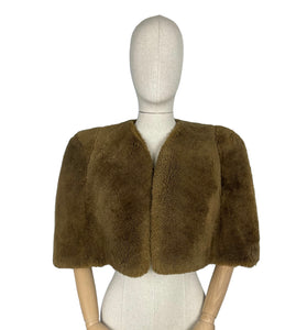 Original 1940's Fluffy Beaver Lamb Fur Cape - Great Boxy Design - Vintage Fur Cape